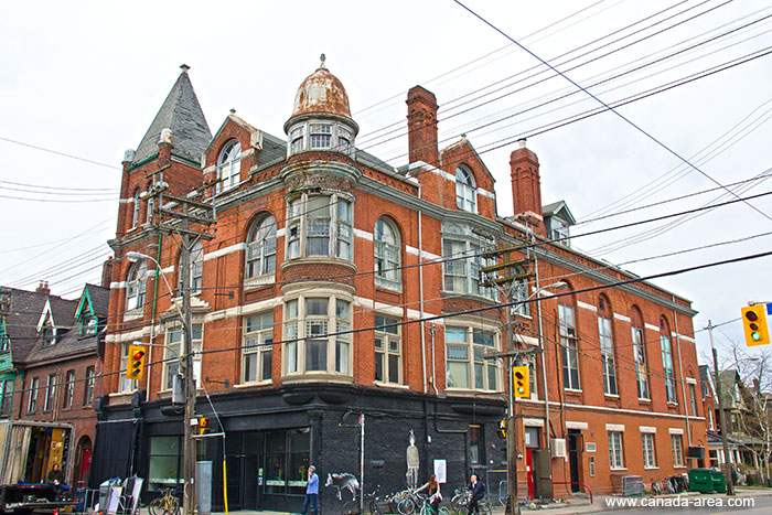 Queen Street, Toronto