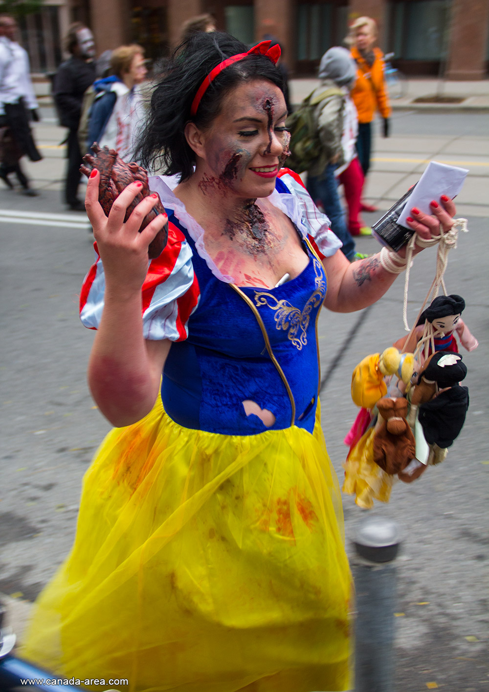 Toronto Zombie Walk 2013 фотография