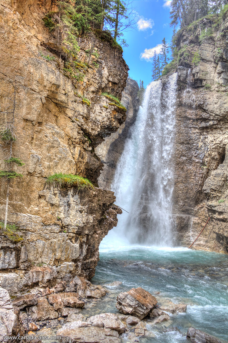 Водопад у Johnston Canyon